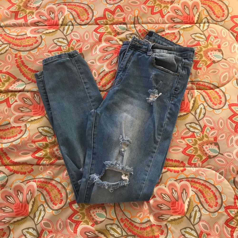 Distressed skinny jeans